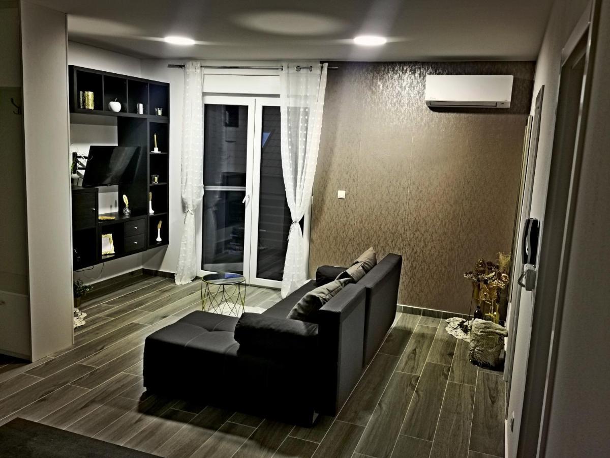 Golden - Self Check In Apartamento Osijek Exterior foto
